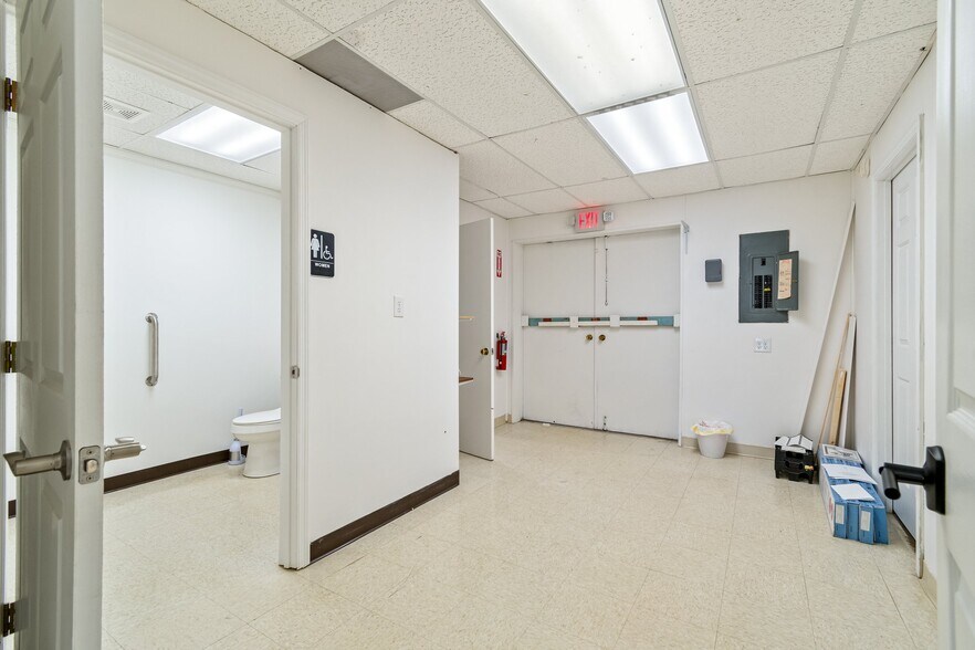 More Photos Of 1202 S James Campbell Blvd, Columbia General Retail For Lease