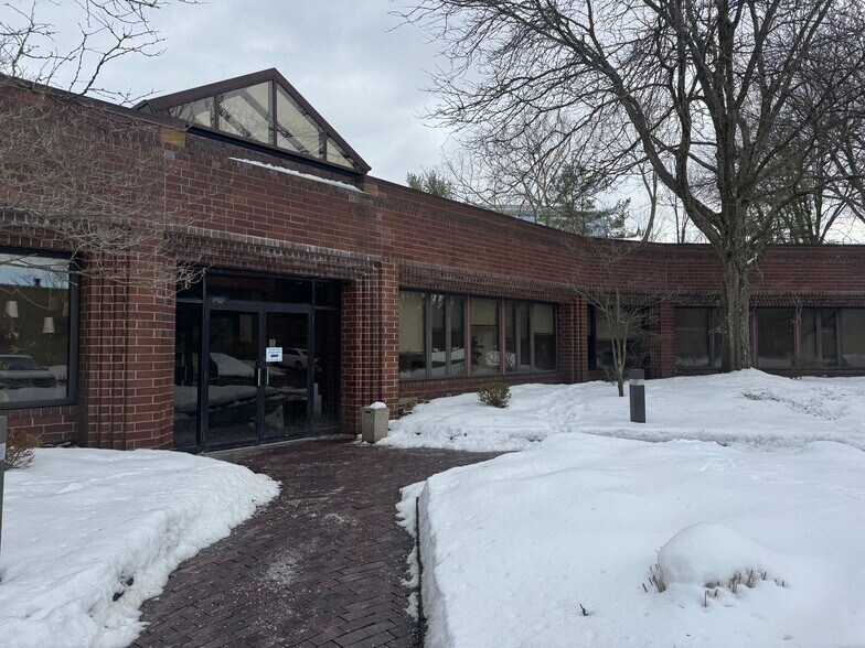 More Photos Of 24400 Highpoint Rd, Beachwood Medical For Lease