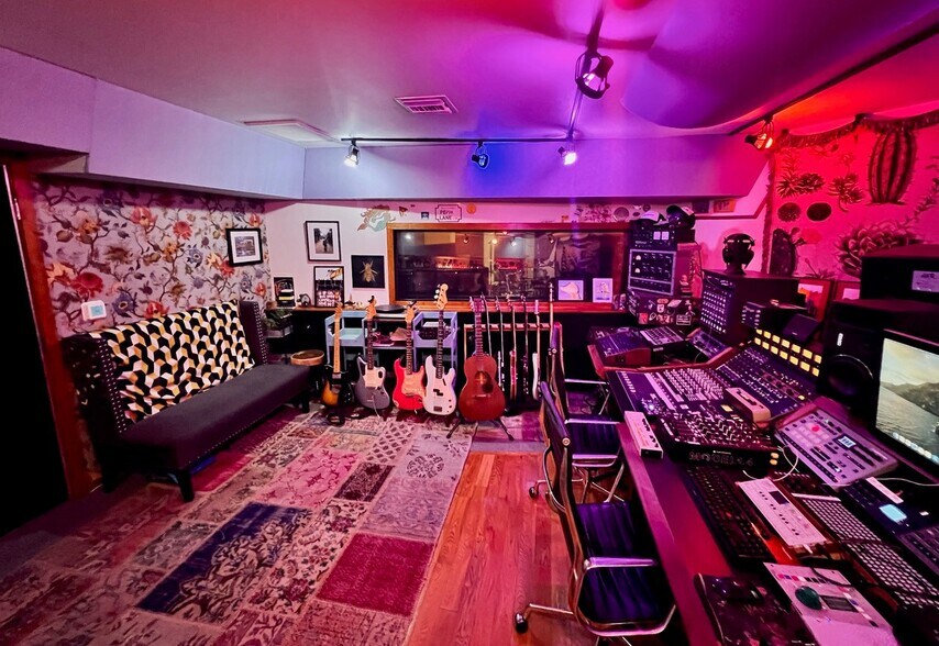 More Photos Of 3749 Robertson Blvd, Culver City Storefront Retail Office For Lease