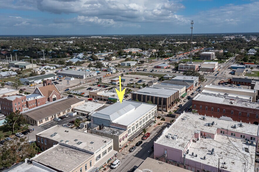More Photos Of 106 W Oak St, Arcadia Storefront For Sale