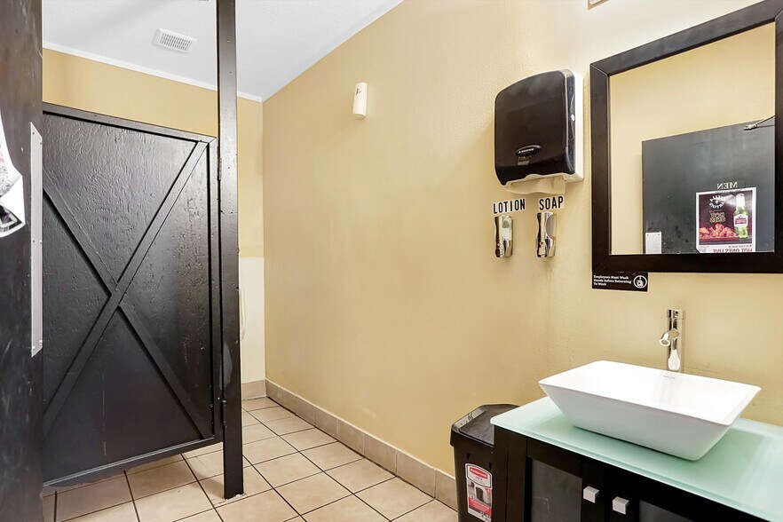 More Photos Of 2023 E Southeastern Ave, Indianapolis Restaurant For Sale