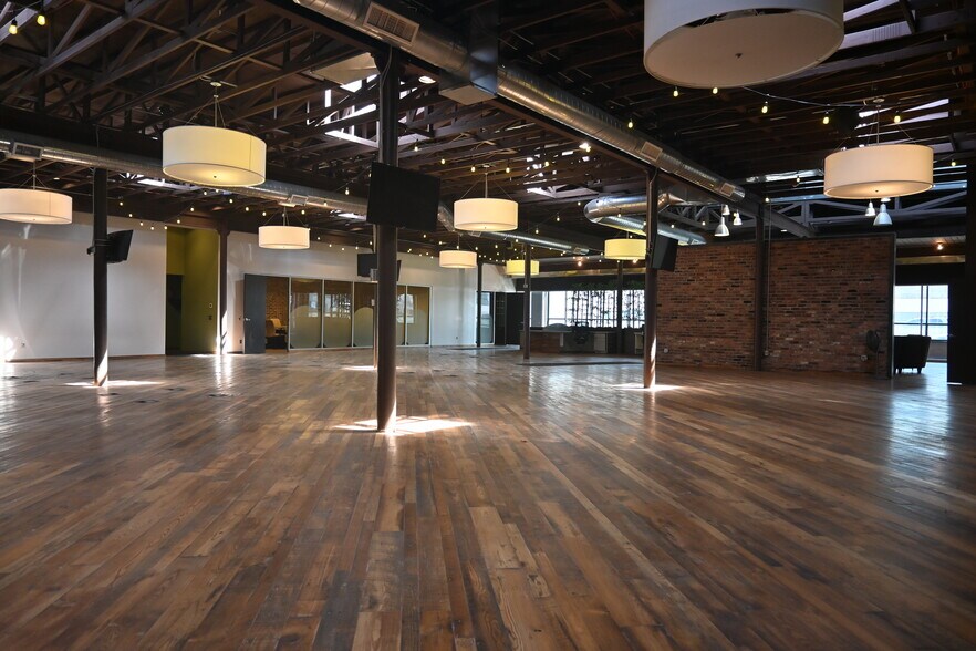 More Photos Of 2566 Leavenworth St, Omaha Storefront Retail Office For Sale