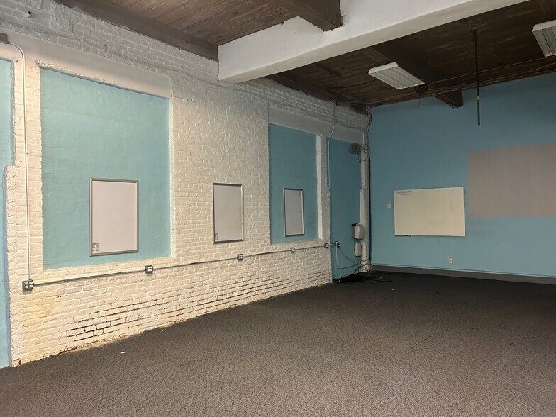 More Photos Of 2221 E Clearfield St, Philadelphia Warehouse For Lease