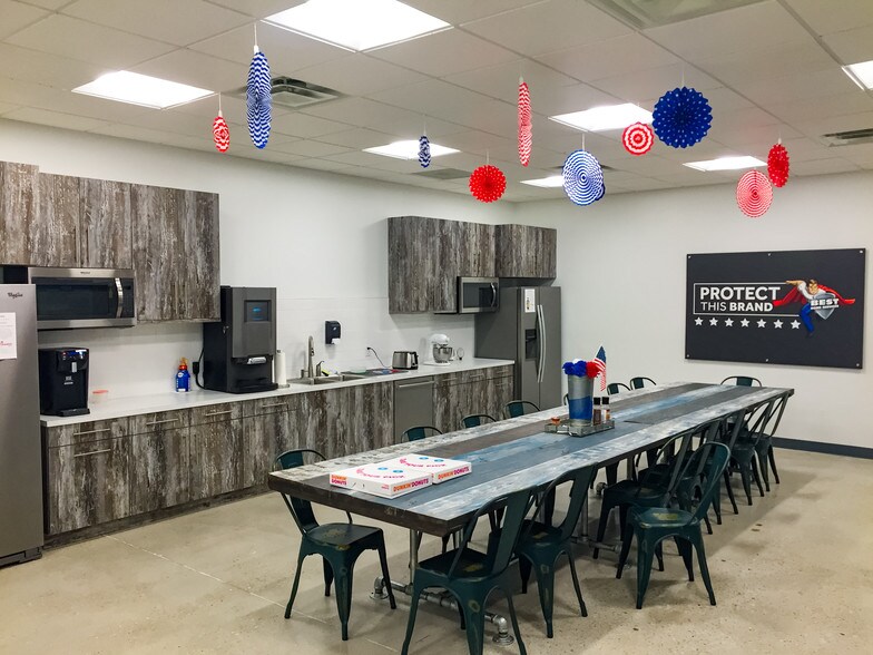 More Photos Of 16080-16090 S Tamiami Trl, Fort Myers Storefront Retail Office For Lease