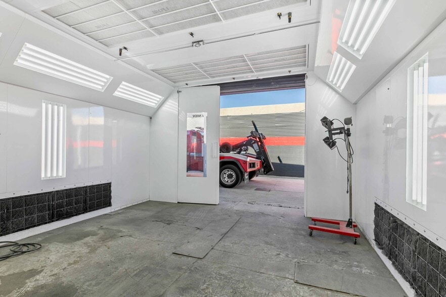 More Photos Of 11686 Sheldon St, Sun Valley Warehouse For Lease