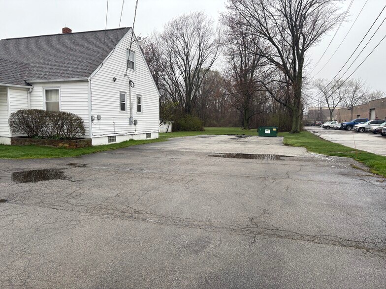 More Photos Of 7439 Tyler Blvd, Mentor Veterinarian Kennel For Sale