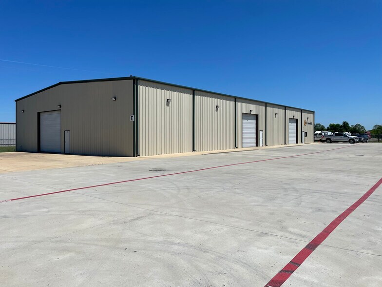 More Photos Of 18700 Becker Rd, Hockley Unknown For Lease