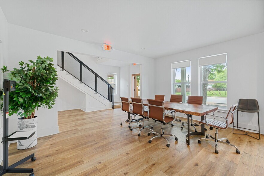 More Photos Of 1801 E Cesar Chavez St, Austin Loft Creative Space For Lease