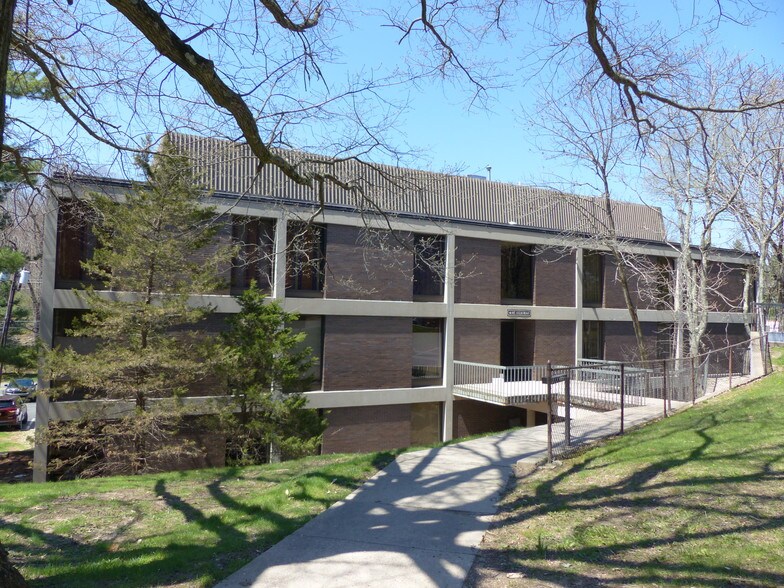 More Photos Of 33 State Rd, Princeton Medical For Lease