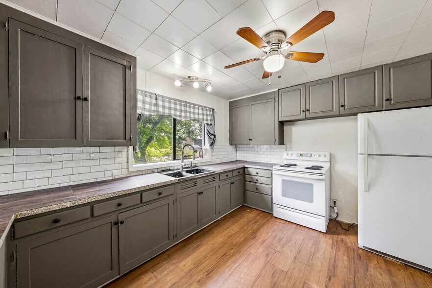 More Photos Of 6531 Lower River Rd, Grants Pass Specialty For Sale