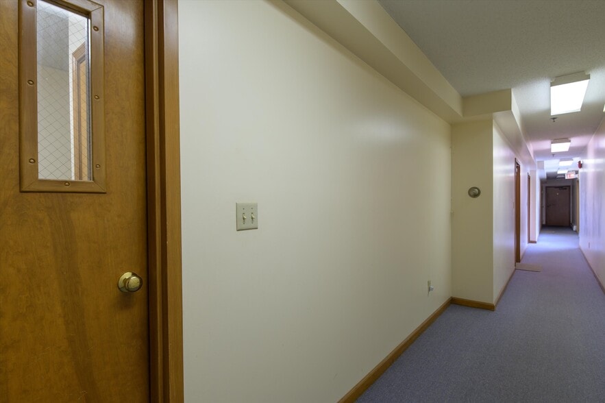 More Photos Of 156 Main St, Ludlow Office For Sale