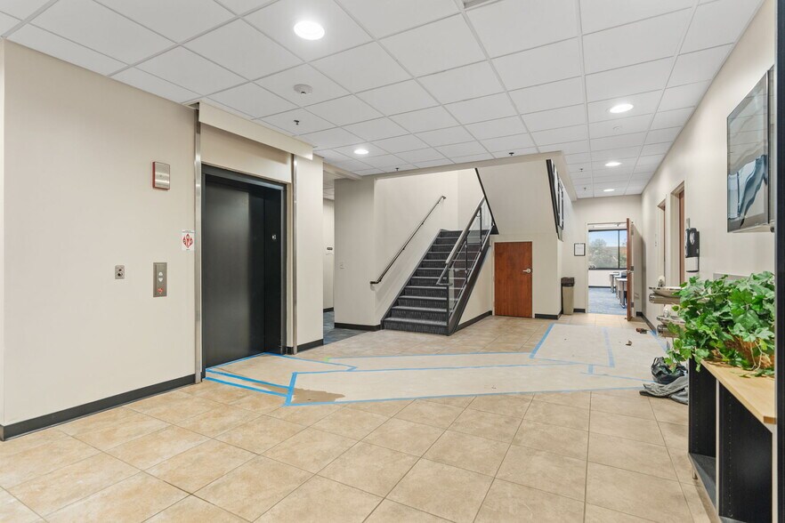 More Photos Of 2775 Blue Water Rd, Eagan Office For Sale