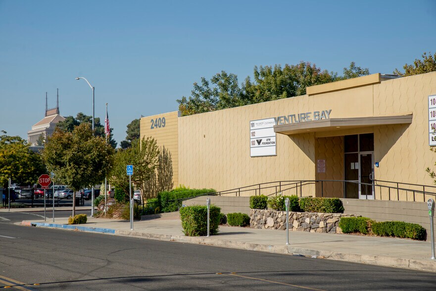 More Photos Of 2409 Merced St, Fresno Medical For Lease