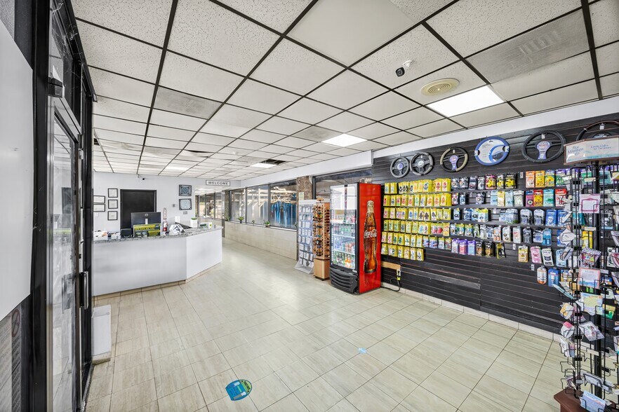 More Photos Of 506 Highway 6 S, Houston Carwash For Sale