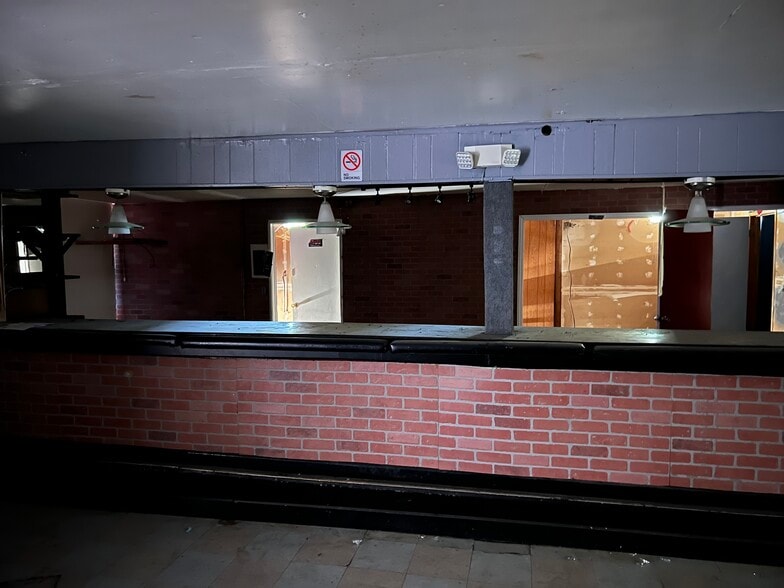 More Photos Of 2435 S K St, Tulare Bar For Sale