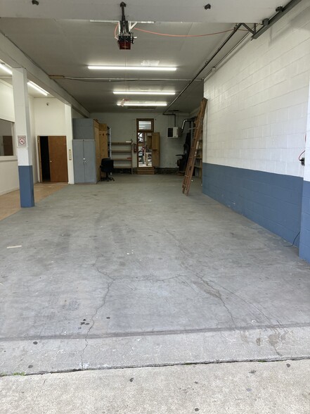 More Photos Of 170 McWhorter St, Newark Warehouse For Sale