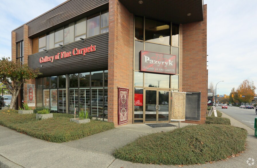 More Photos Of 1478-1480 Marine Dr, North Vancouver District Storefront Retail Office For Lease