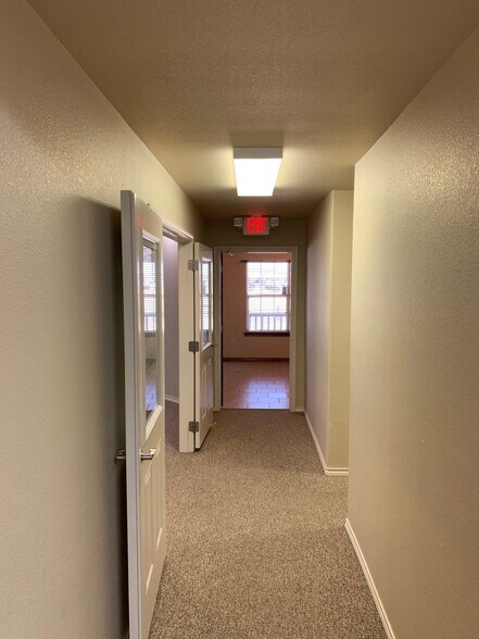 More Photos Of 1310 Weatherford Hwy, Granbury Light Distribution For Lease