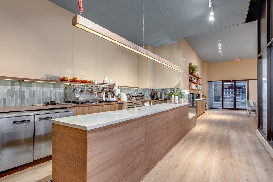 More Photos Of 141 Laurier Ave W, Ottawa Office For Lease