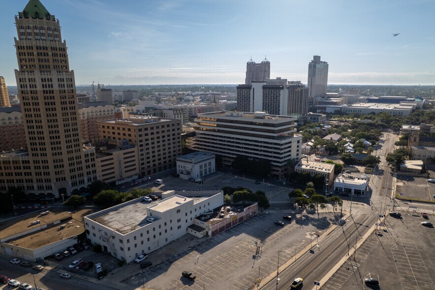More Photos Of 425-427 S Saint Marys St, San Antonio Storefront Retail Office For Sale