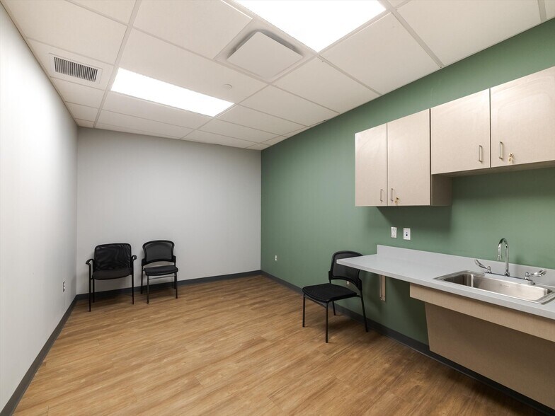 More Photos Of 520 W Roosevelt Blvd, Philadelphia Medical For Sale