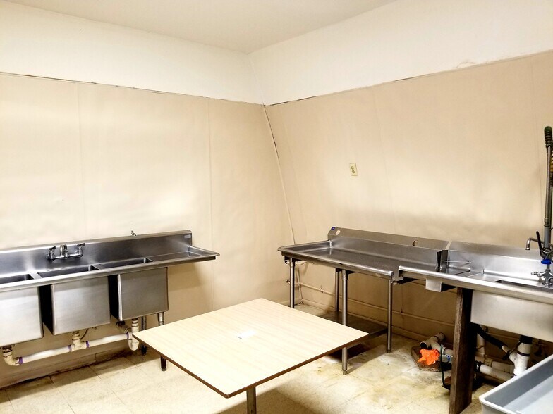 More Photos Of 1017 S Columbia Dr, West Columbia Restaurant For Sale