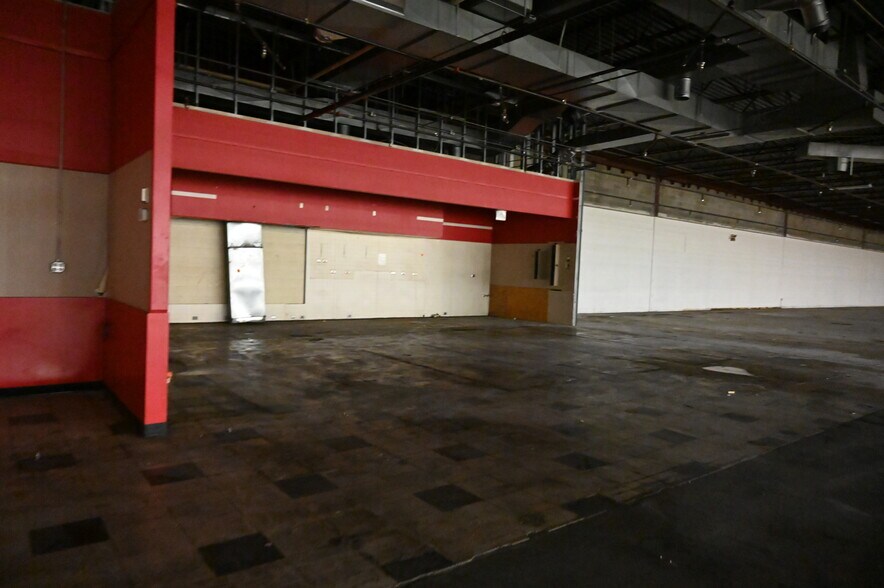 More Photos Of 2300 Claremont Ave, Ashland Storefront For Sale