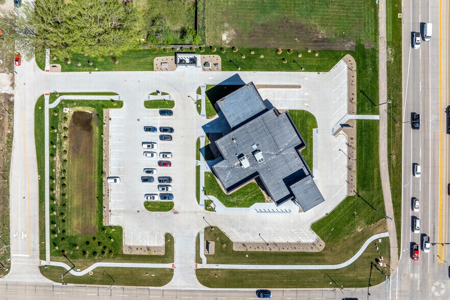 More Photos Of 15591 Hickman Rd, Clive Bank For Sale