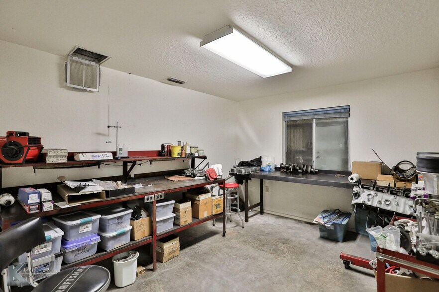 More Photos Of 2150 Industrial Blvd, Abilene Office For Sale