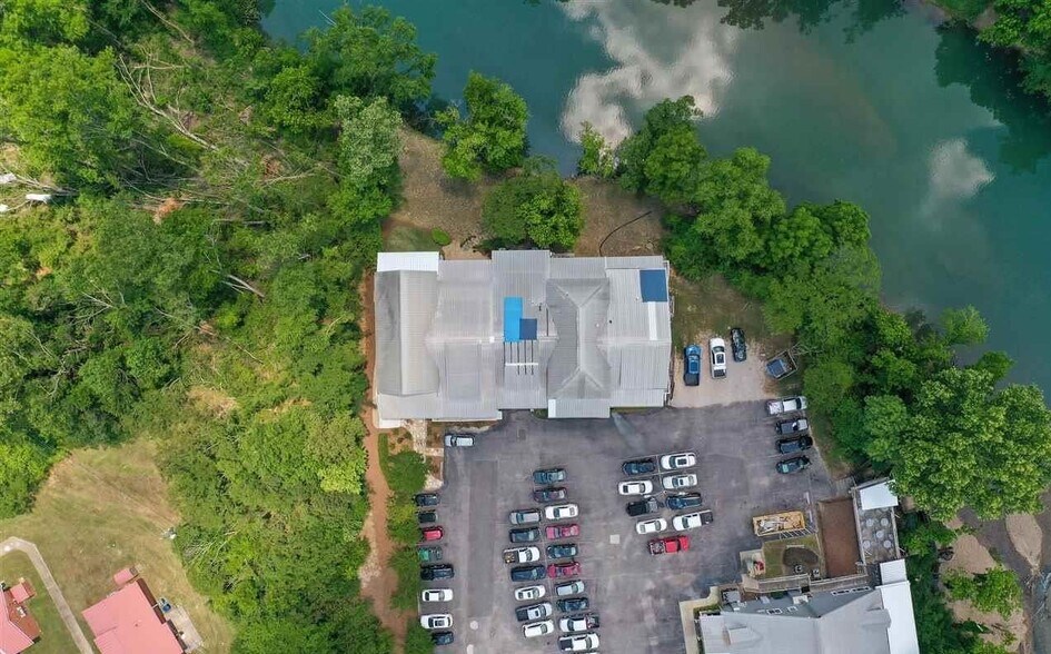 More Photos Of 911 Creekside Ct, Helena Storefront Retail Residential For Sale