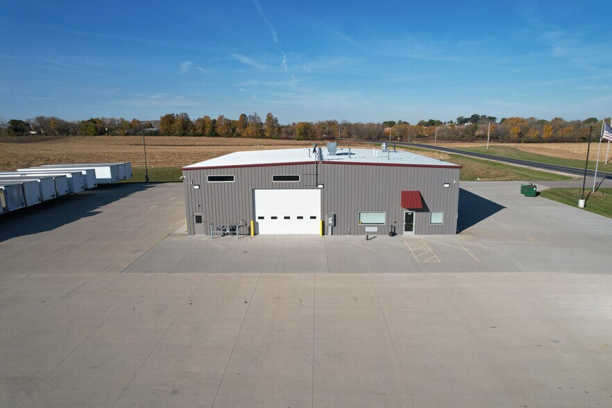 More Photos Of N643 Boulder Rd, Watertown Distribution For Sale