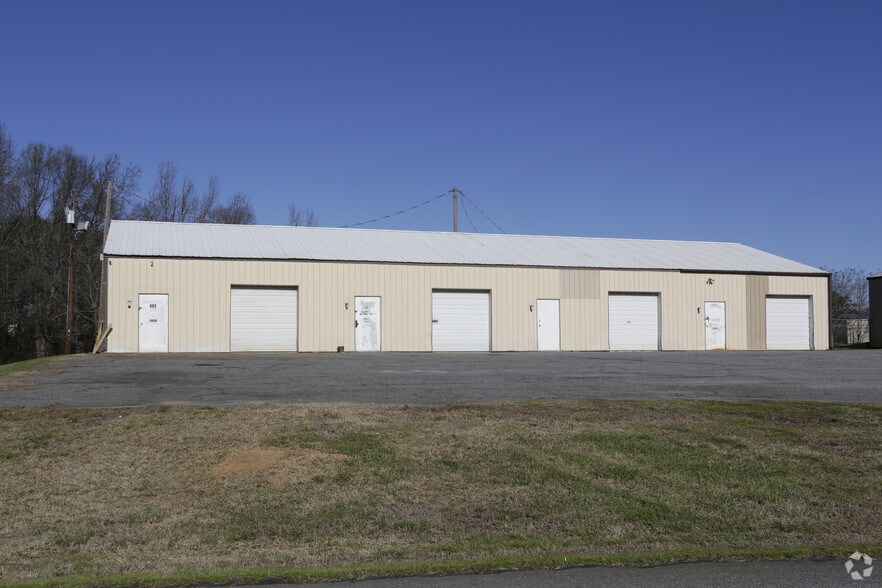 Primary Photo Of 992 W Park Dr, Anderson Manufacturing For Lease