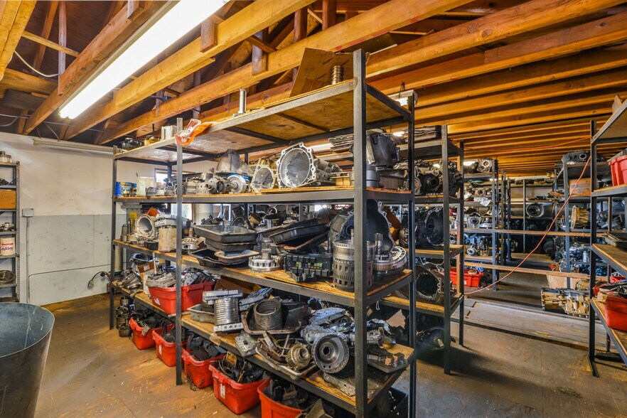 More Photos Of 347 Dartmouth St, New Bedford Auto Repair For Sale