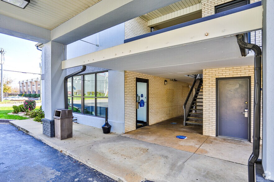 More Photos Of 875 Riverview Rd, Rock Hill Hotel For Sale