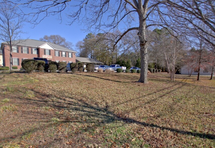 More Photos Of 365-409 Fayette Pl, Fayetteville General Retail For Lease