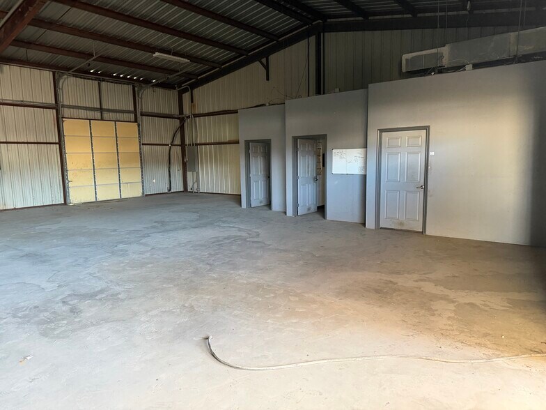 More Photos Of 105 Sunset Acres Ct, Granbury Industrial For Lease