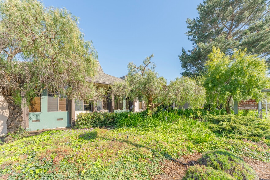 More Photos Of 26535 Carmel Rancho Blvd, Carmel Medical For Lease
