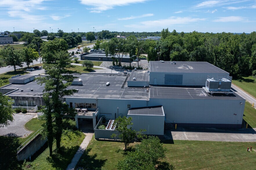 More Photos Of 1900 S Walnut St, Bloomington Manufacturing For Sale