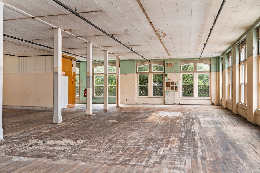 More Photos Of 131 W Fourth St, Winston-Salem Storefront Retail Office For Sale