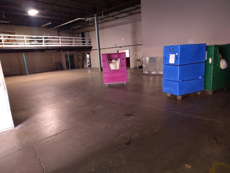 More Photos Of 132 Railroad Ave, Albany Light Distribution For Lease