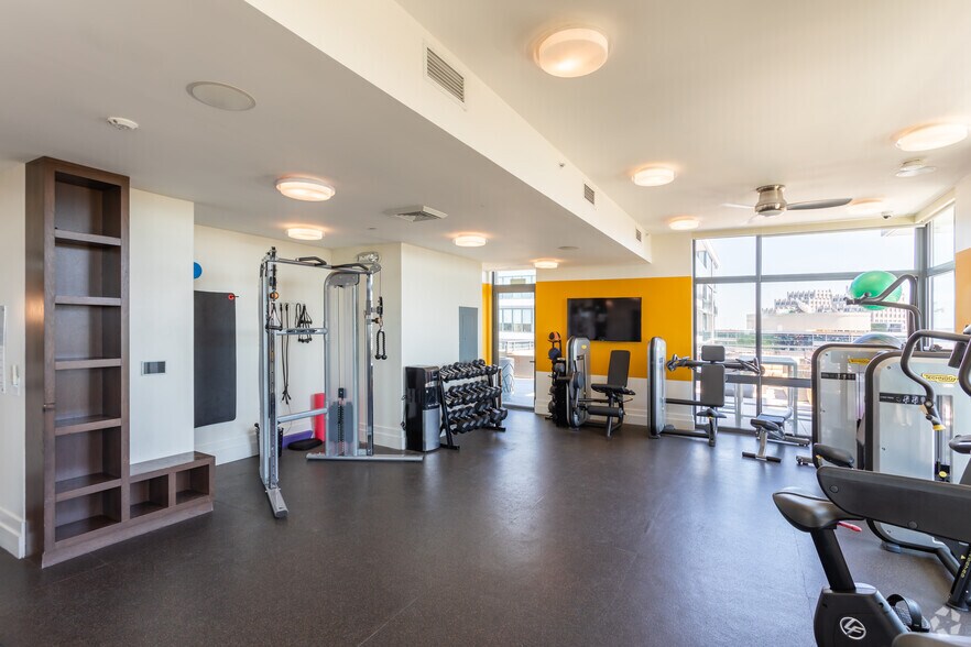More Photos Of 4918 Saint Elmo Ave, Bethesda Apartments For Lease