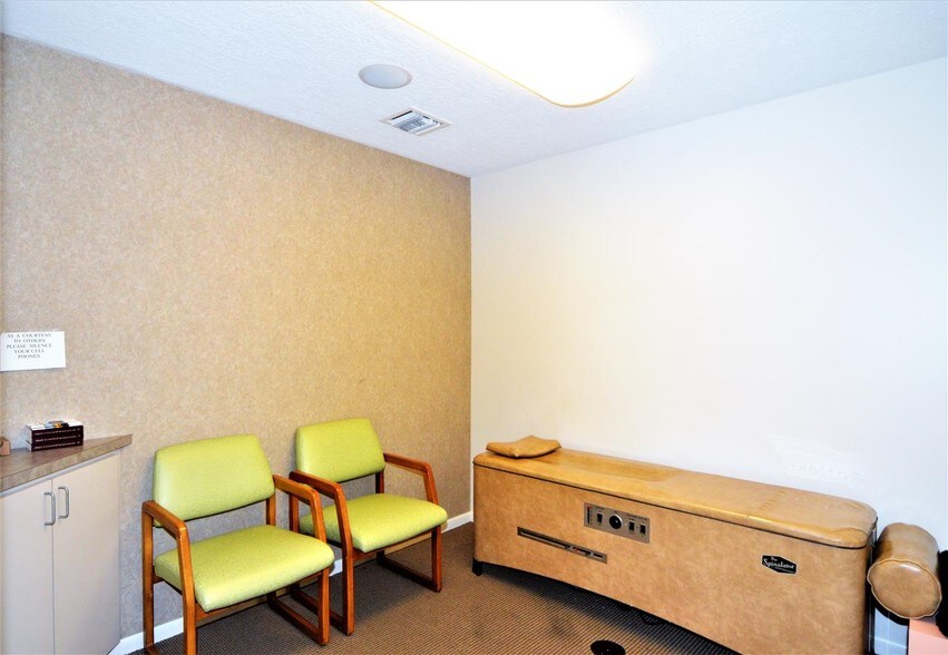 More Photos Of 12325 Scarsdale Blvd, Houston Medical For Sale