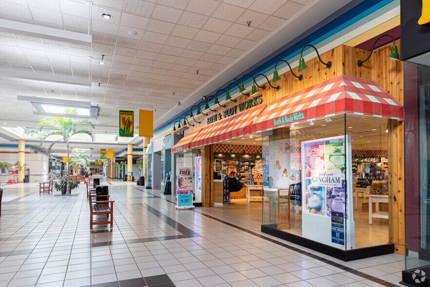 More Photos Of 987-999 E Ash St, Piqua Unknown For Lease