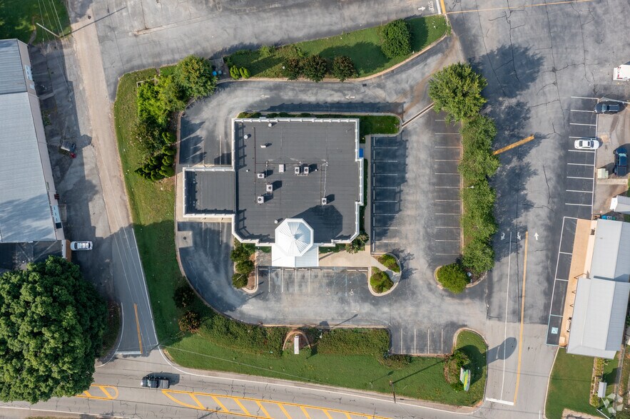 More Photos Of 3165 Maysville Rd, Commerce Bank For Sale