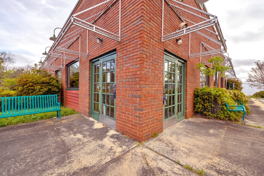 More Photos Of 1589 Big a Rd, Toccoa Flex For Sale