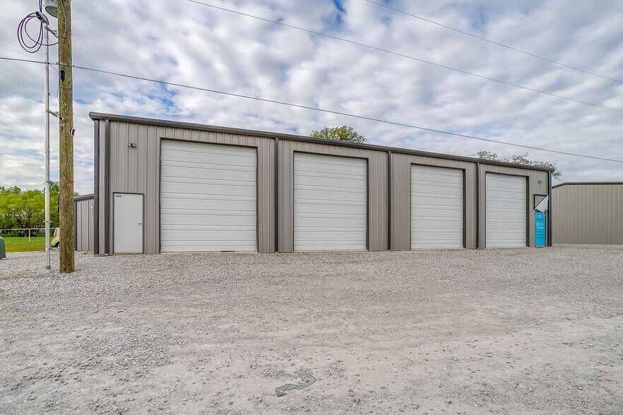 More Photos Of 14151 FM 730 N, Azle Warehouse For Sale