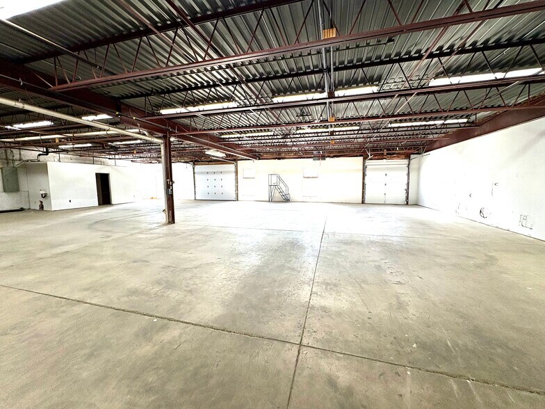 More Photos Of 115 Centennial Rd, Shelburne Warehouse For Lease