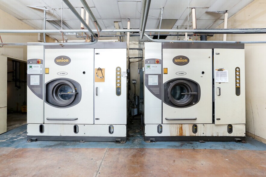 More Photos Of 9262 Culebra Rd, San Antonio Storefront Retail Office For Sale