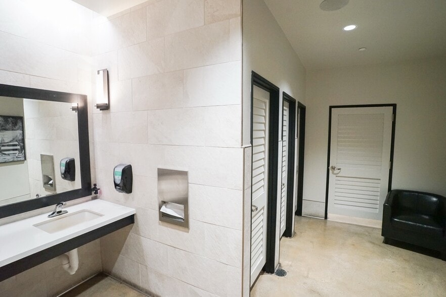 More Photos Of 200 W River Rd, Ripon General Retail For Lease