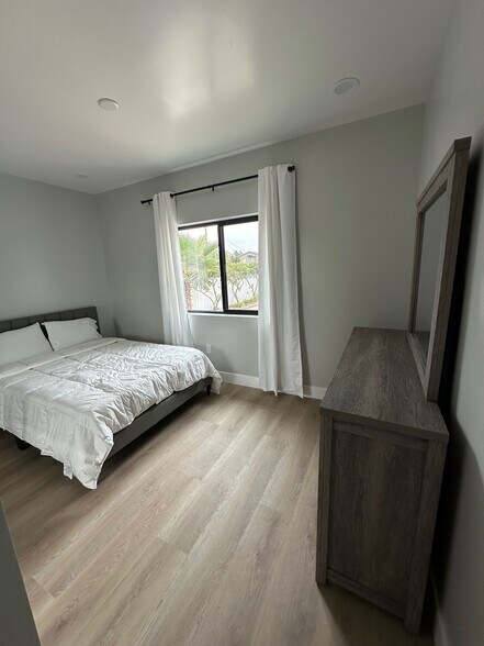 More Photos Of Undisclosed, Costa Mesa Apartments For Sale